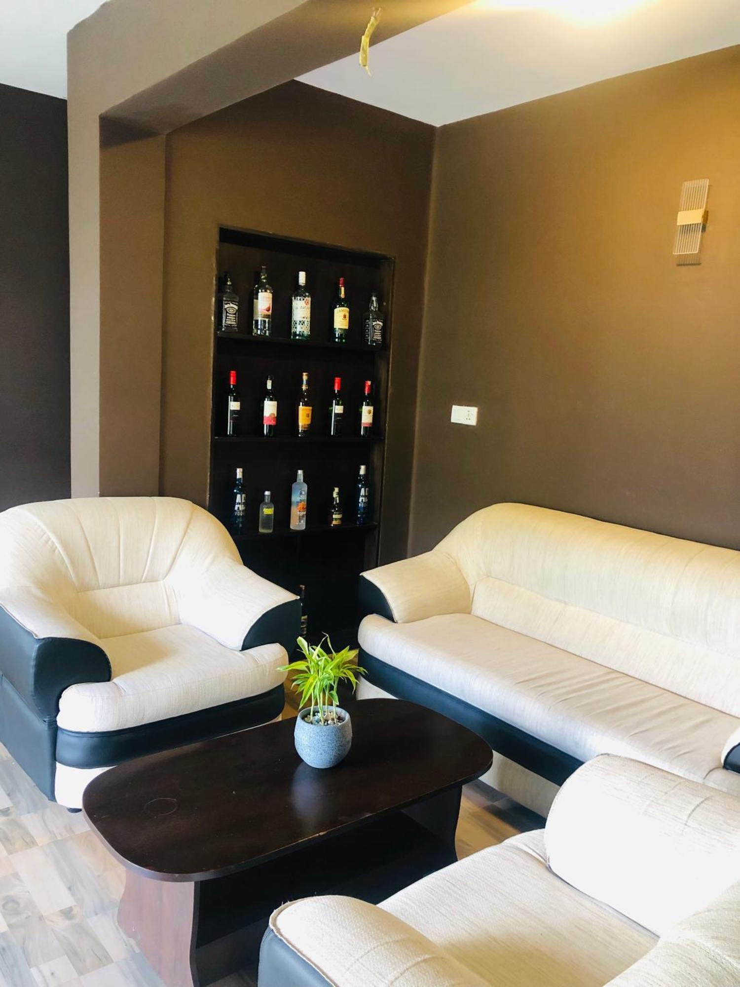 R21 Nuwara Eliya Hotel ภายนอก รูปภาพ